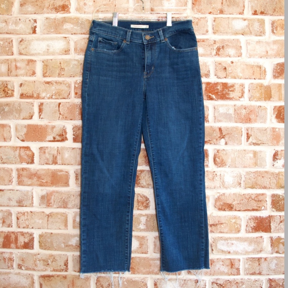 Women's Levi's cropped classic straight dark wash jeans, size 4, 24 in inseam